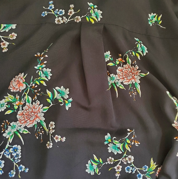 H&M Silky Long-Sleeve Button-Down Floral Blouse, 2 - Picture 9 of 9